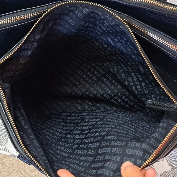 Steve Madden vegan leather multi compartment zip travel messenger laptop bag - Picture 9 of 17